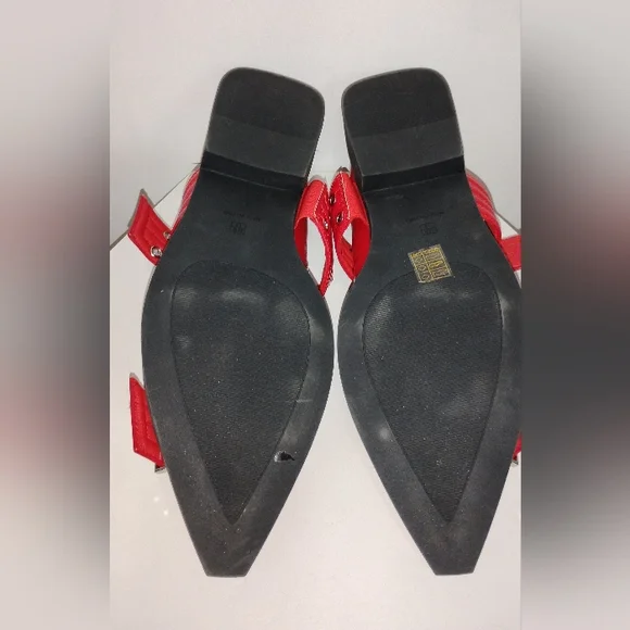 RED PATENT MARY JANE FLATS WITH GROMMETED BUCKLES - Picture 4 of 9